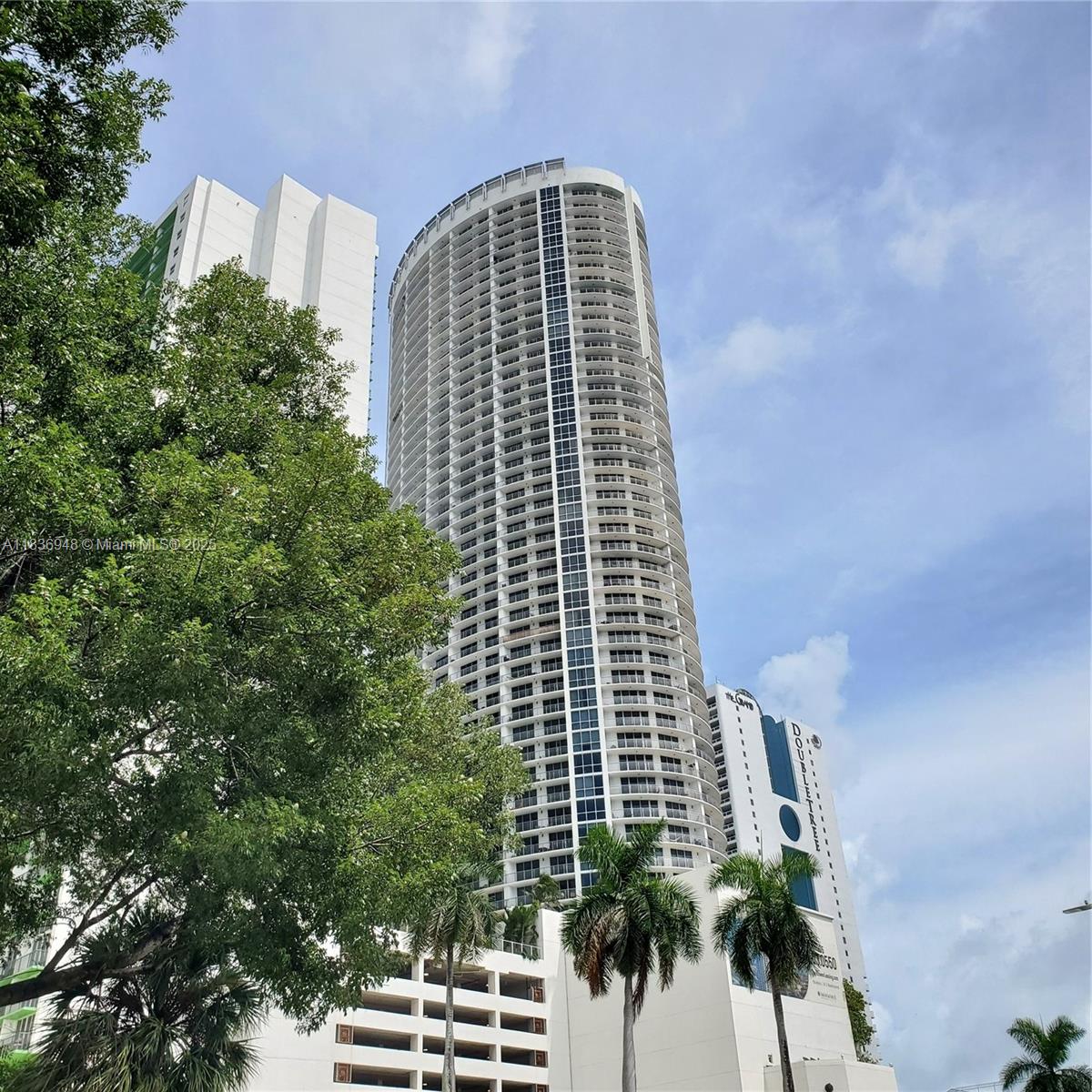 1750 N BAYSHORE DR 1702