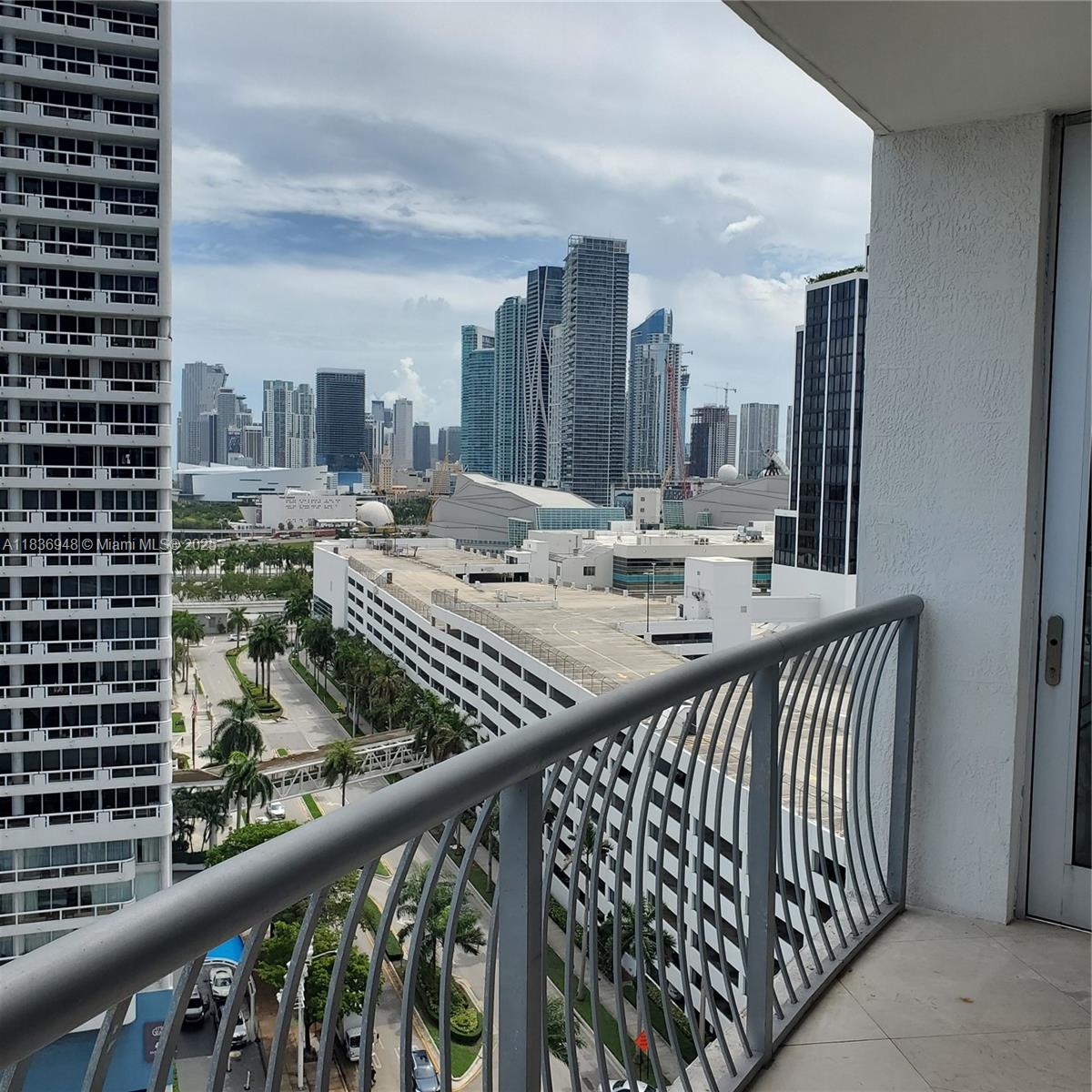 1750 N BAYSHORE DR 1702
