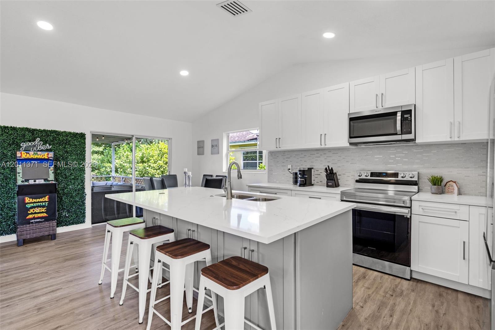 Lakeview Manor - Residential