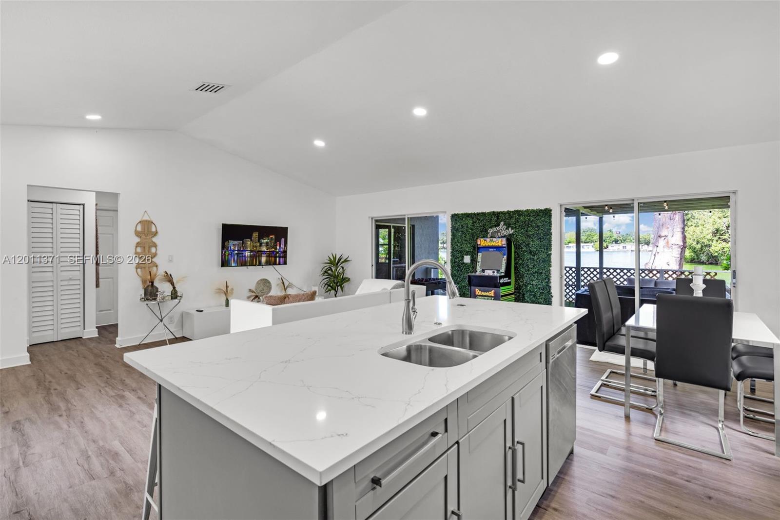 Lakeview Manor - Residential
