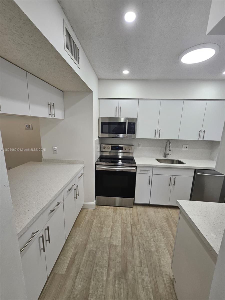19800 Sw 103rd Ct 201, Cutler Bay, Miami-Dade County, Florida - 2 Bedrooms  
2 Bathrooms - 