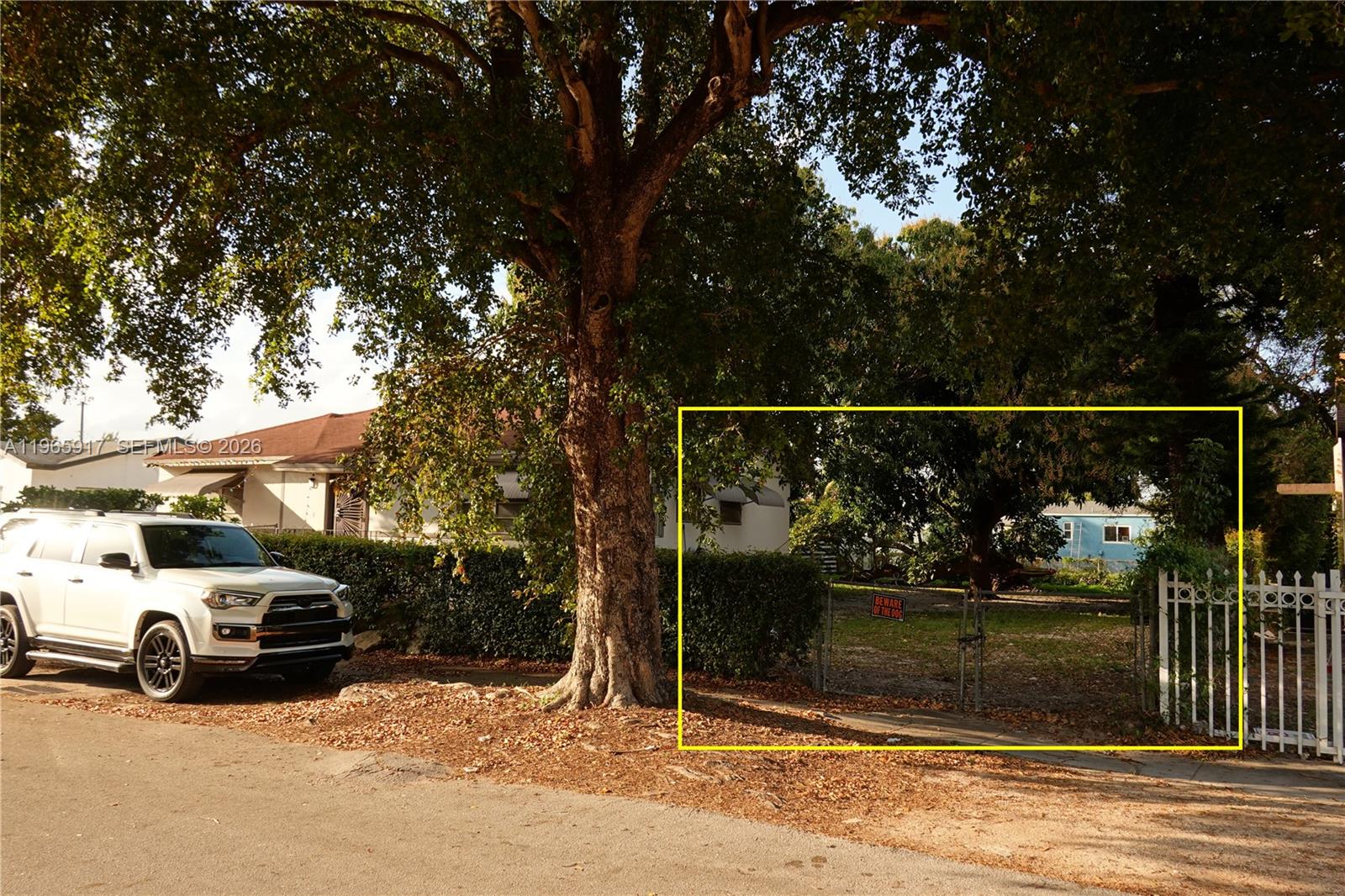 STEPHEN MANOR - Land