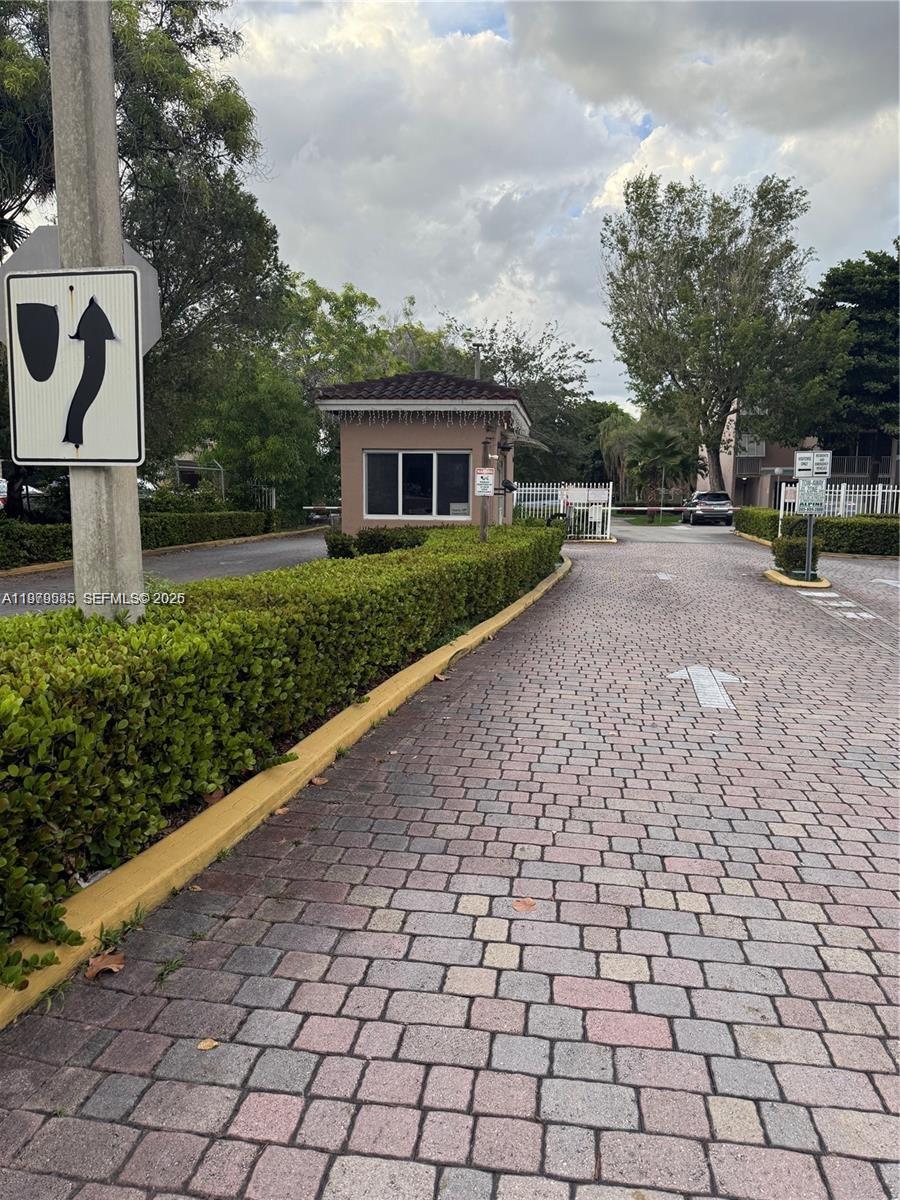 SUMMIT CHASE CONDO - Residential