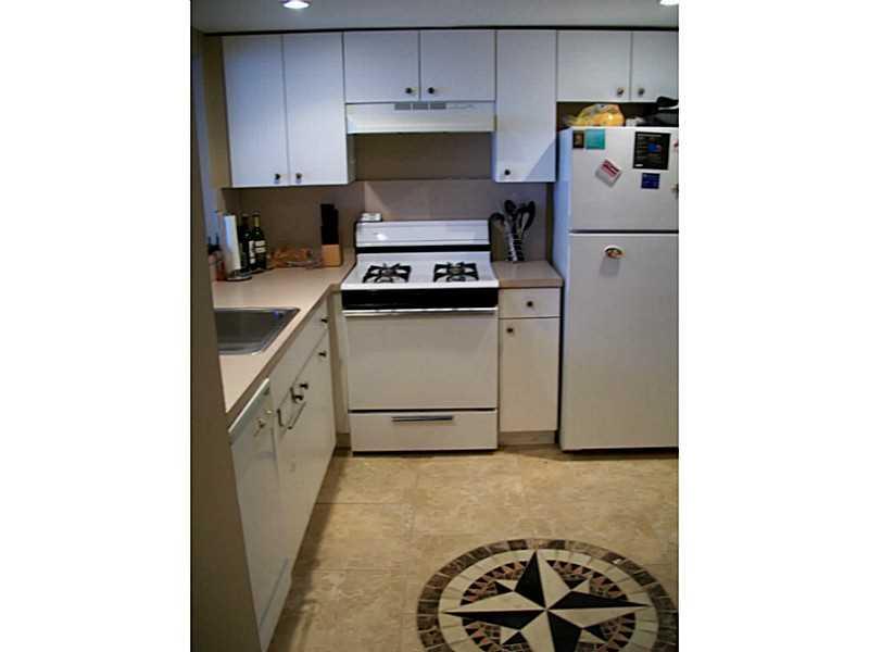 BEAUTIFULLY MAINTAINED 1 BEDROOM 1.5 BATHROOM, WOOD FLOOR, LOVELY TWO STORY CONDO, LOFT STYLE, GATED COMMUNITY, FRIENDLY ATMOSPHERE, SWIMMING POOL, TENNIS COURT, EXERCISE ROOM, CLUB HOUSE - PROPERTY PROFESSIONALLY LEASED AND MANAGED BY MANAGEMENT MIAMI- E asy to Show- On Lockbox!