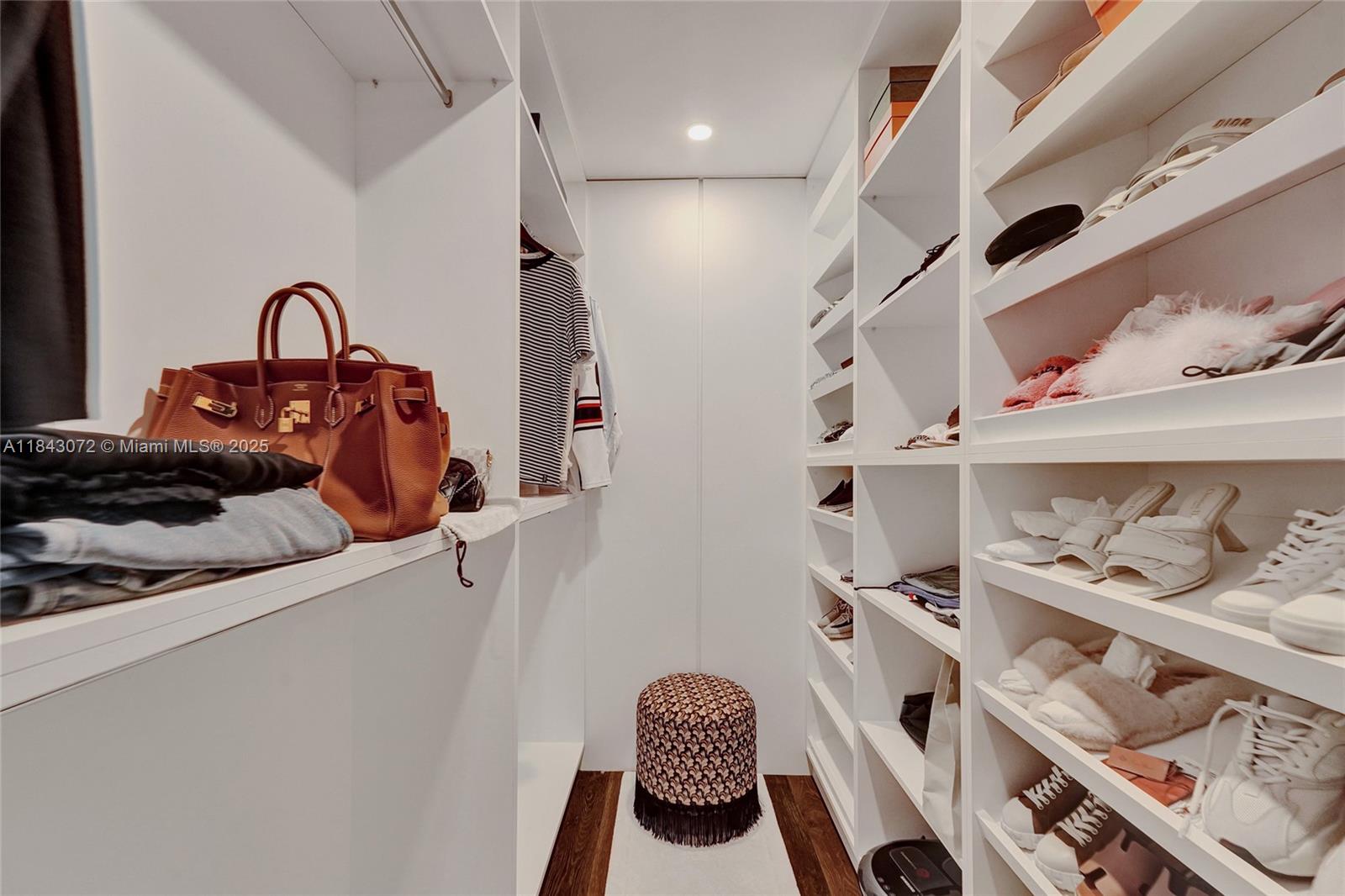 ECHO CONDO - Residential