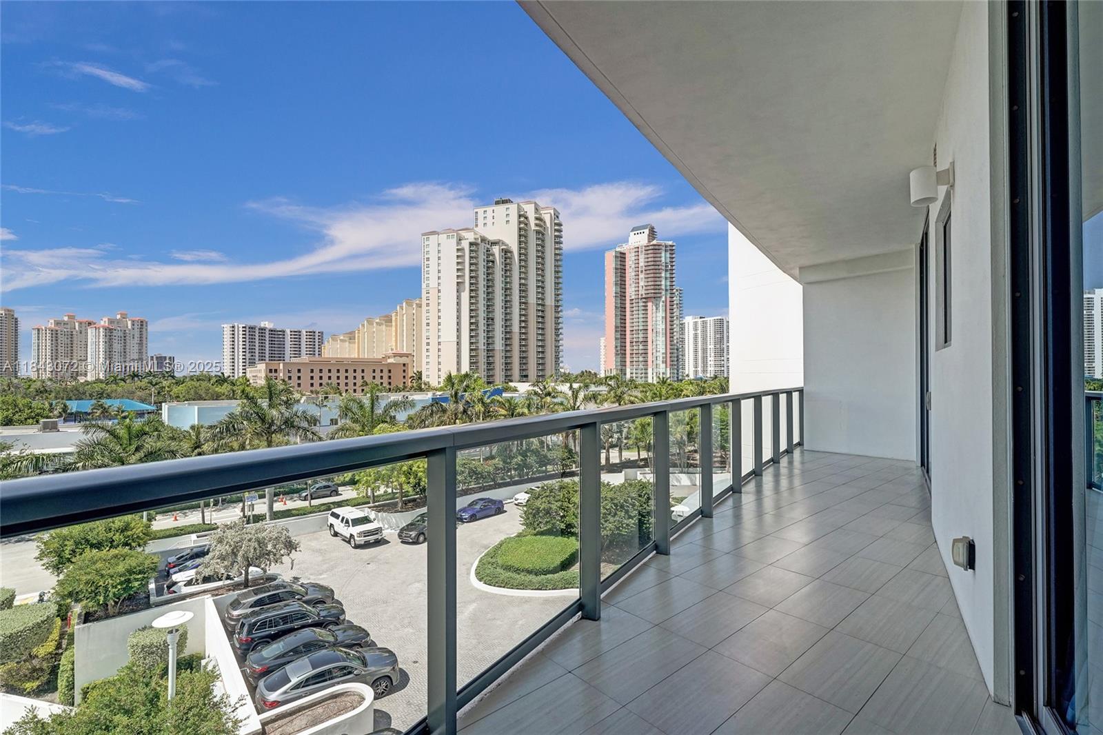 ECHO CONDO - Residential