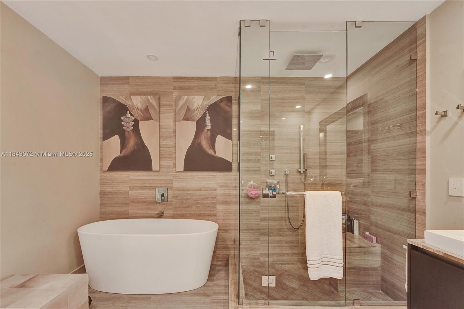 ECHO CONDO - Residential