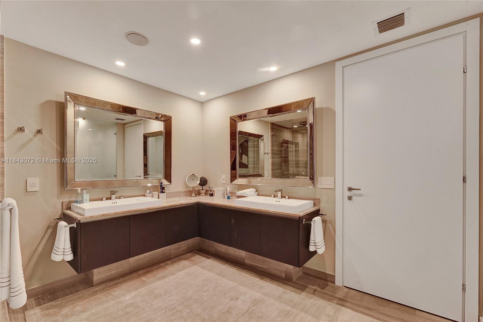 ECHO CONDO - Residential