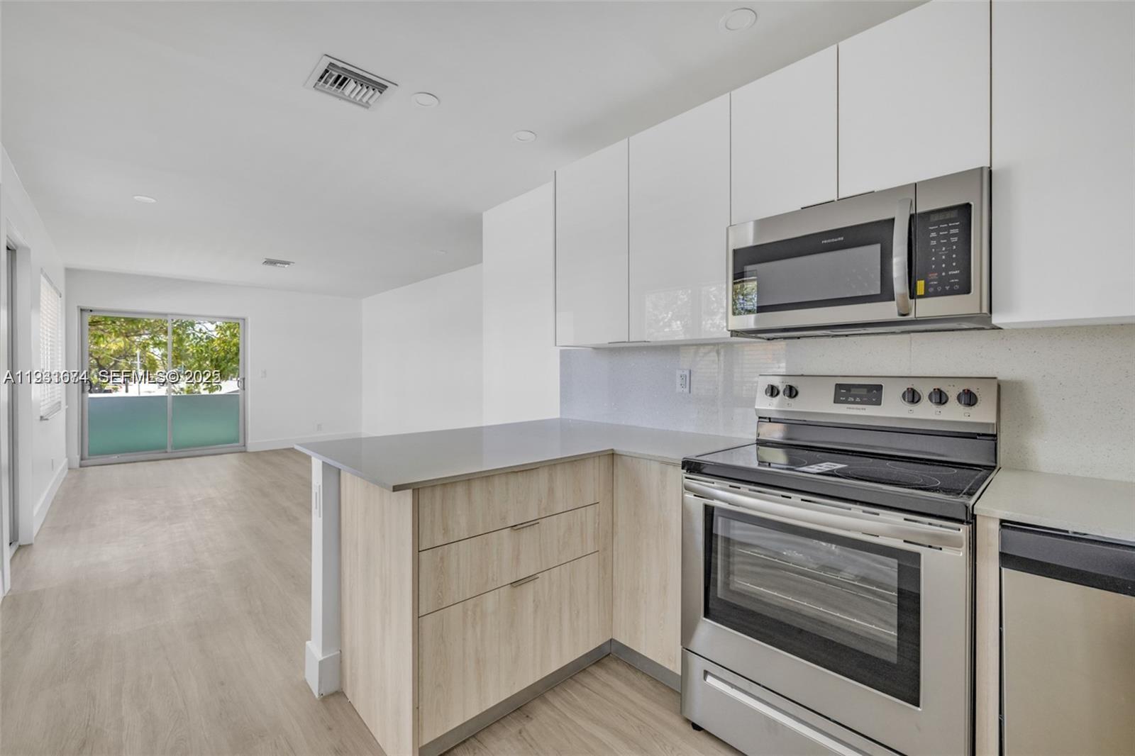 HALLANDALE PARK NO 3 - Residential Lease