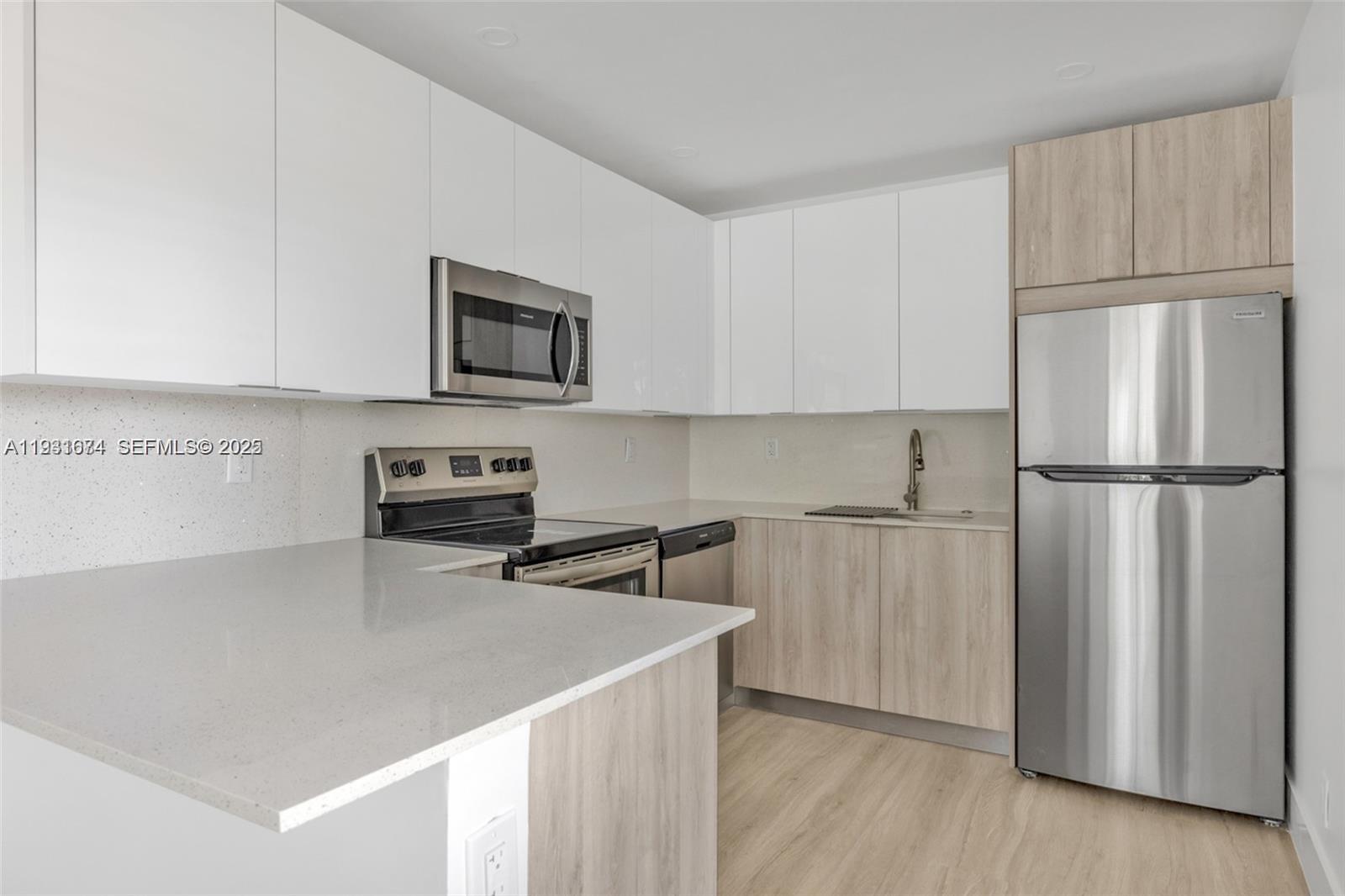 HALLANDALE PARK NO 3 - Residential Lease