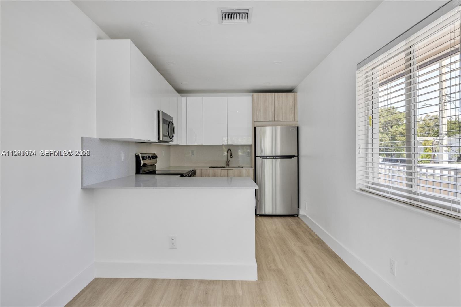 HALLANDALE PARK NO 3 - Residential Lease