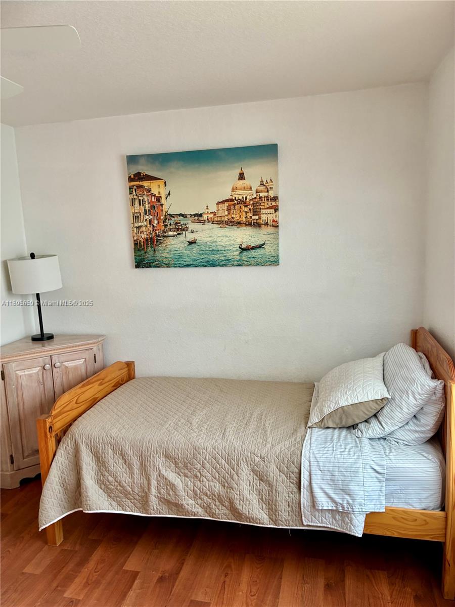 THE RESIDENCE - Residential