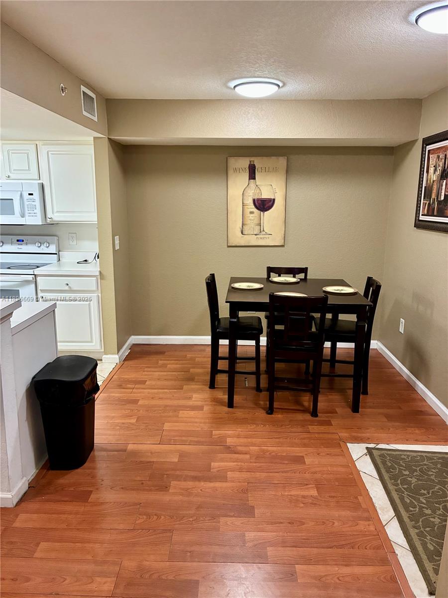 THE RESIDENCE - Residential