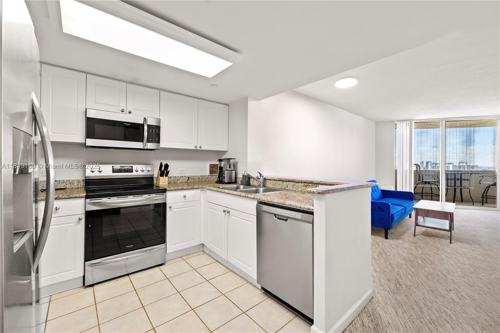 19501 W Country Club Dr 2106, Aventura, FL, 33180/$359,900 4 19501 W Country Club Dr 2106