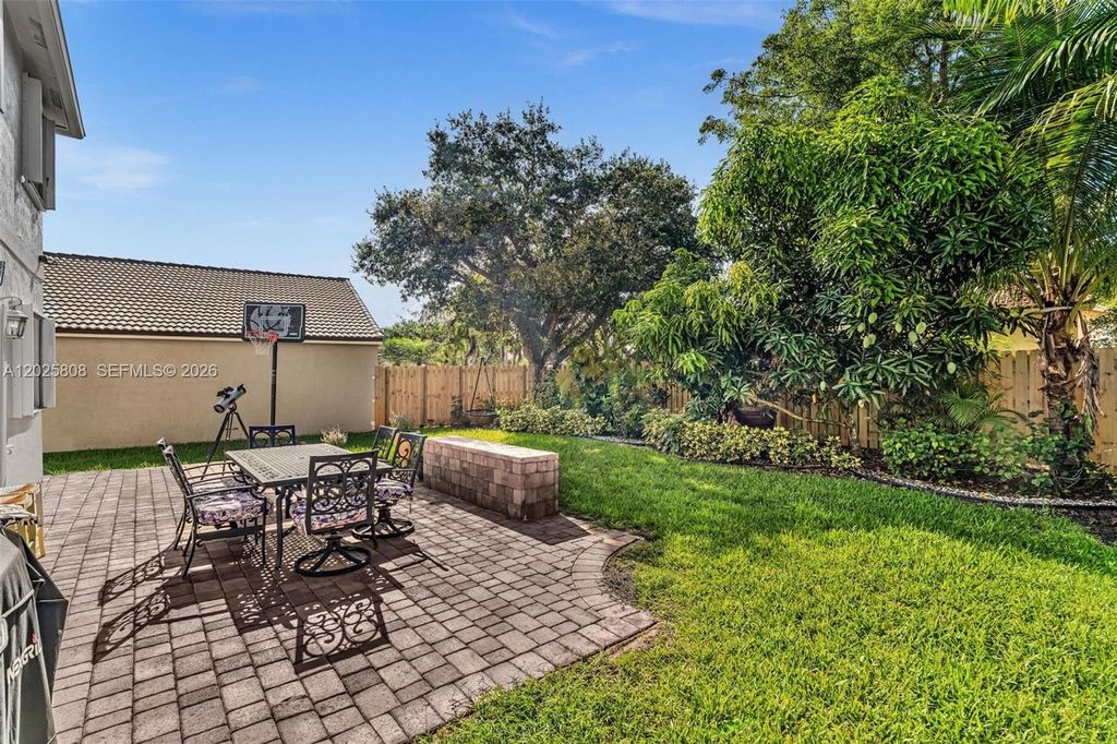 Photo of 16408 Sapphire Pl, Weston, FL 33331 (MLS # A12025808)