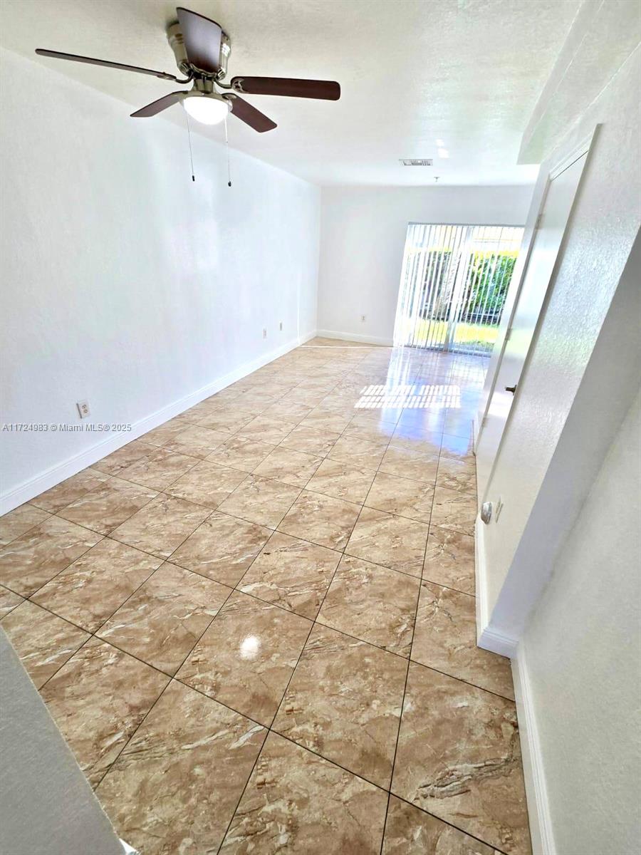 AQUA VISTA TOWNHOMES COND - Residential