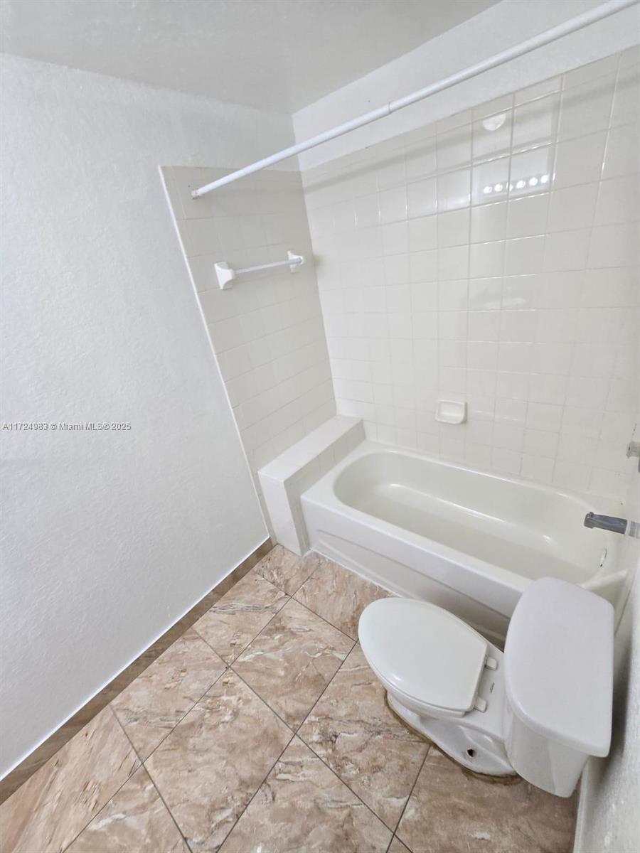 AQUA VISTA TOWNHOMES COND - Residential