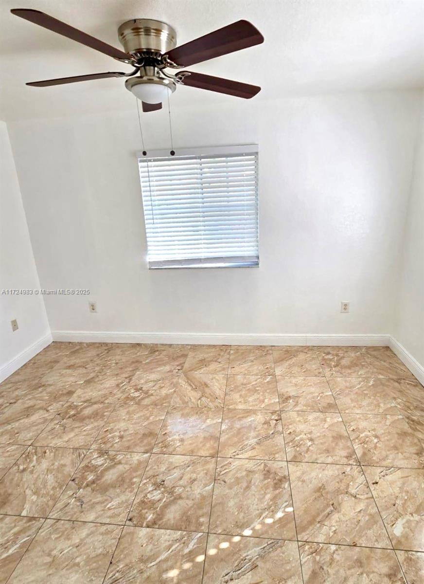 AQUA VISTA TOWNHOMES COND - Residential