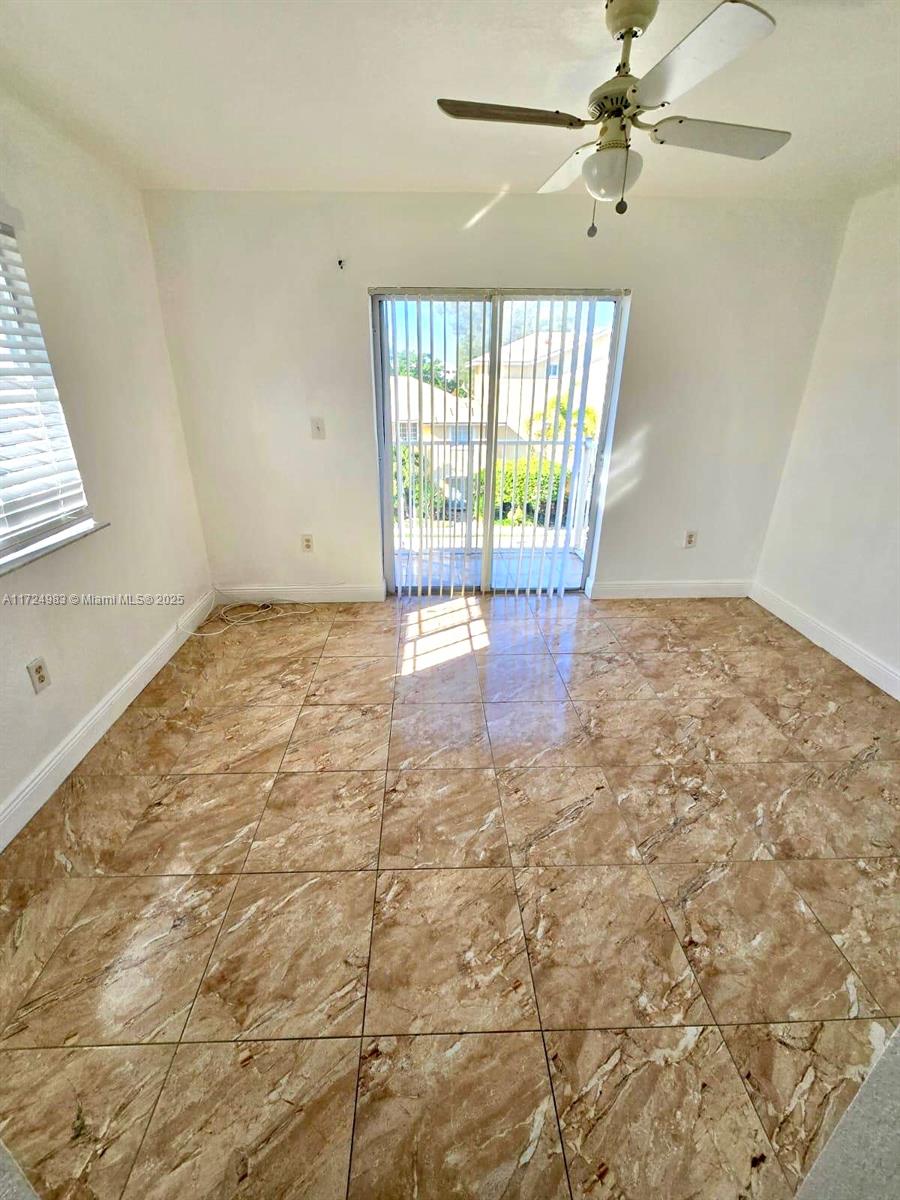 AQUA VISTA TOWNHOMES COND - Residential