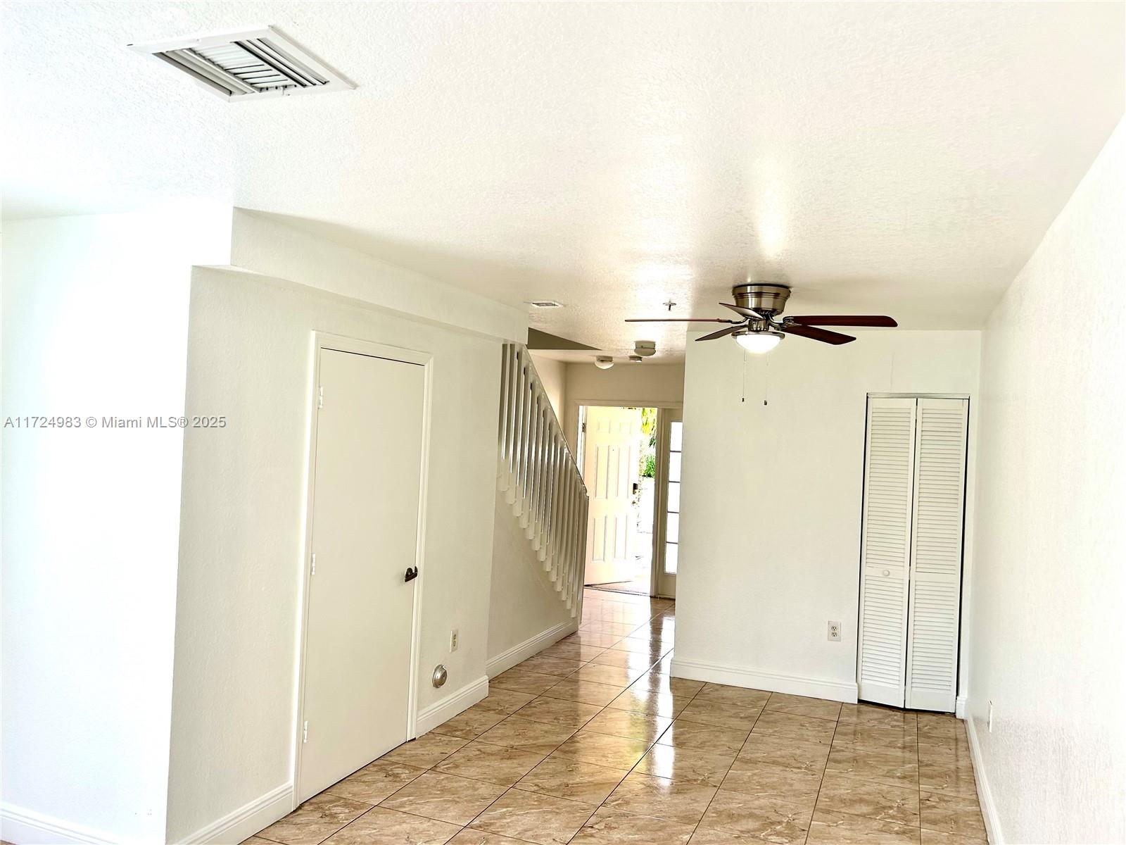 AQUA VISTA TOWNHOMES COND - Residential