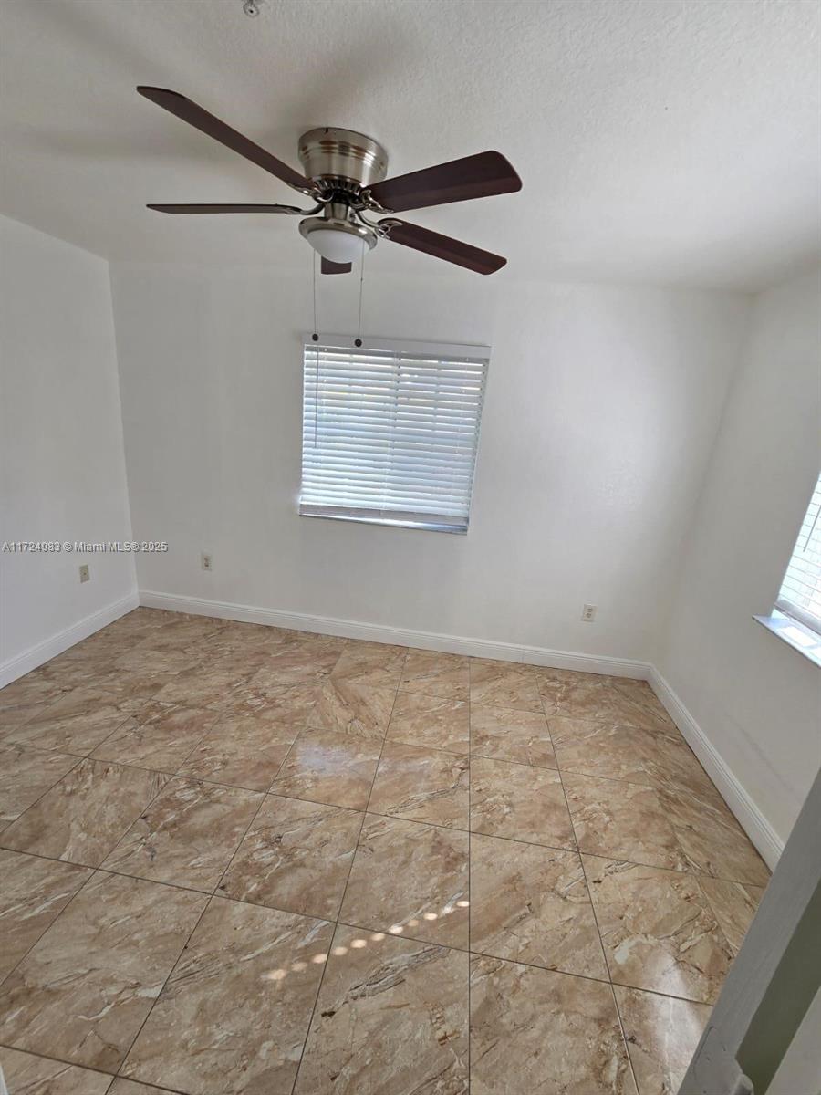 AQUA VISTA TOWNHOMES COND - Residential