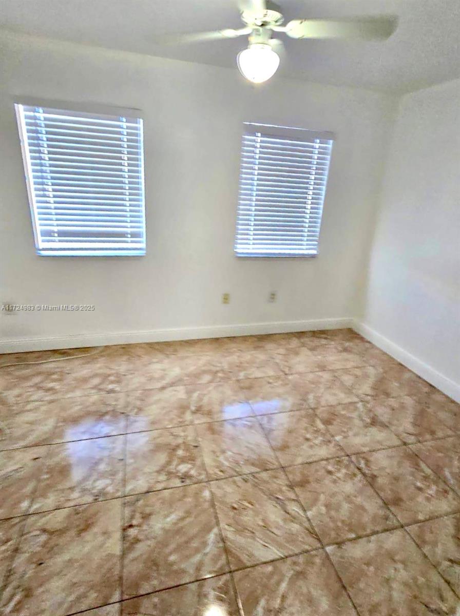 AQUA VISTA TOWNHOMES COND - Residential