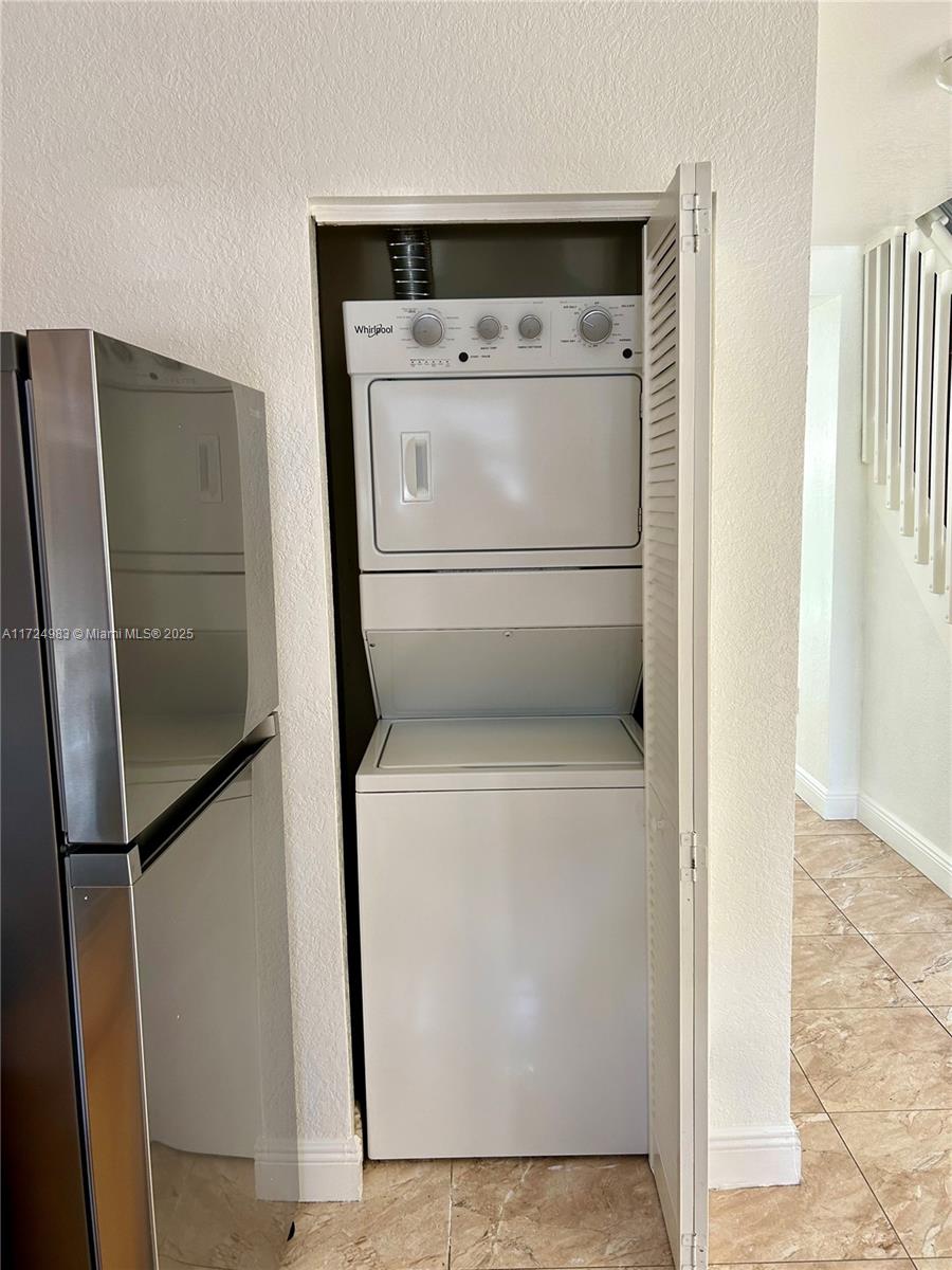 AQUA VISTA TOWNHOMES COND - Residential