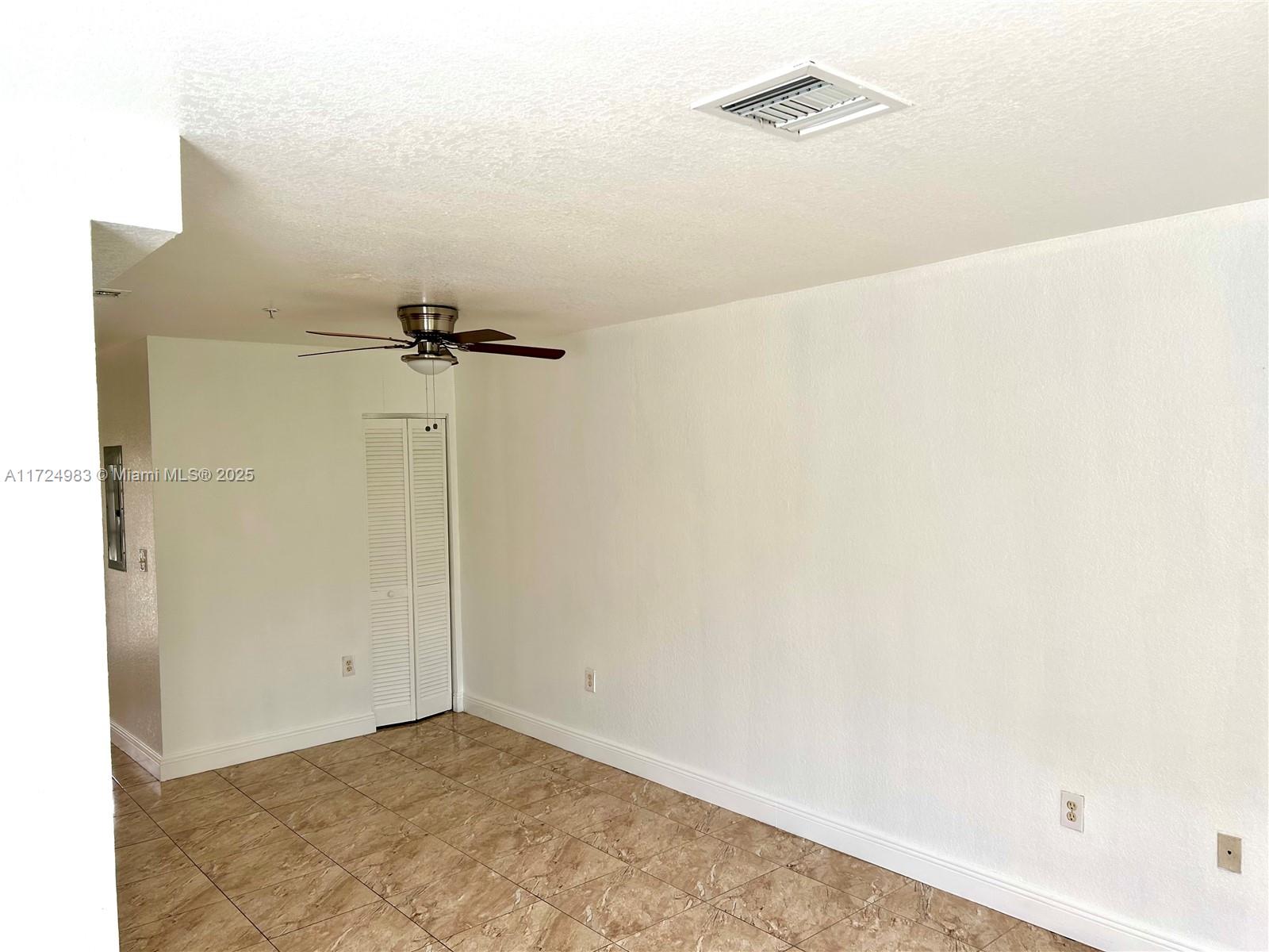 AQUA VISTA TOWNHOMES COND - Residential