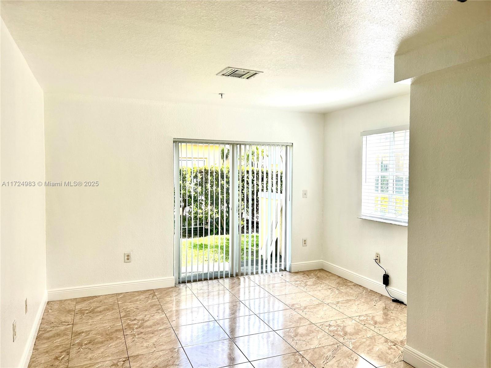 AQUA VISTA TOWNHOMES COND - Residential