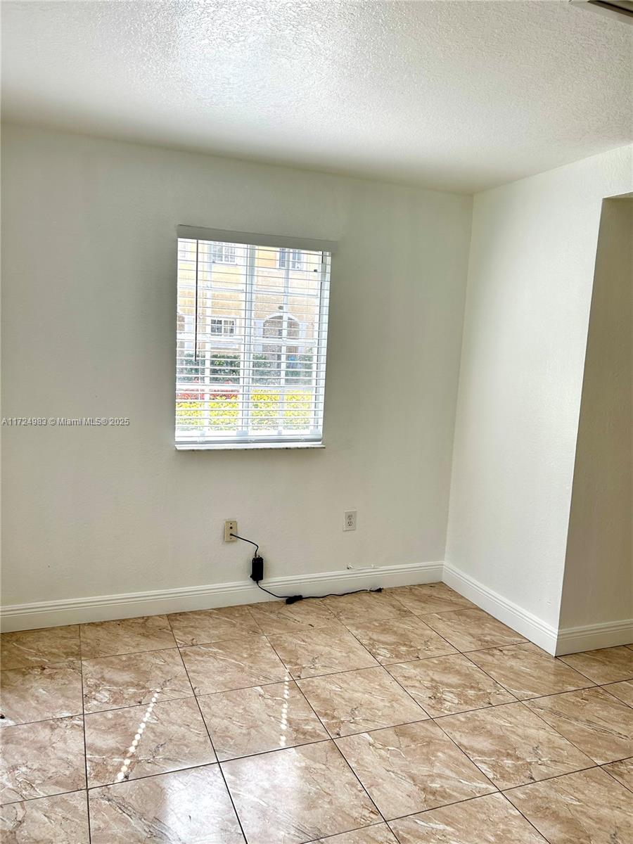 AQUA VISTA TOWNHOMES COND - Residential