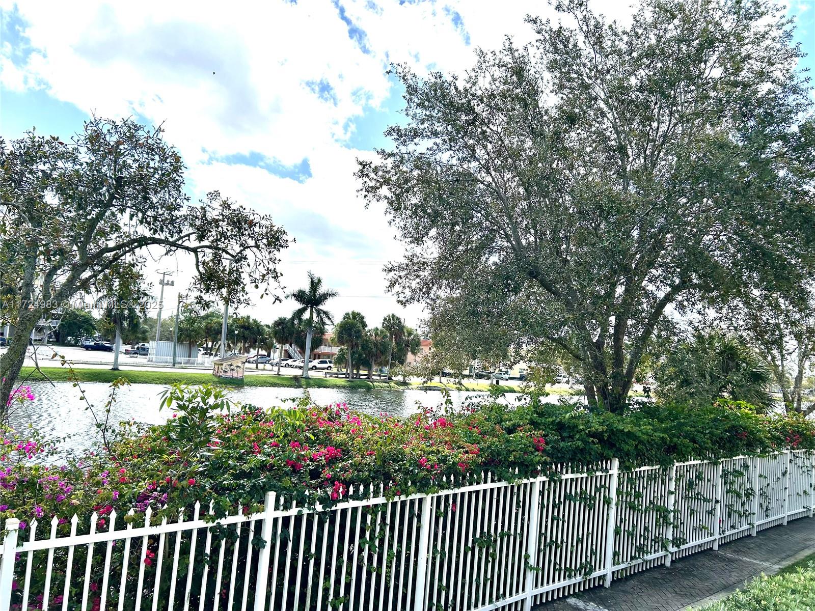 AQUA VISTA TOWNHOMES COND - Residential