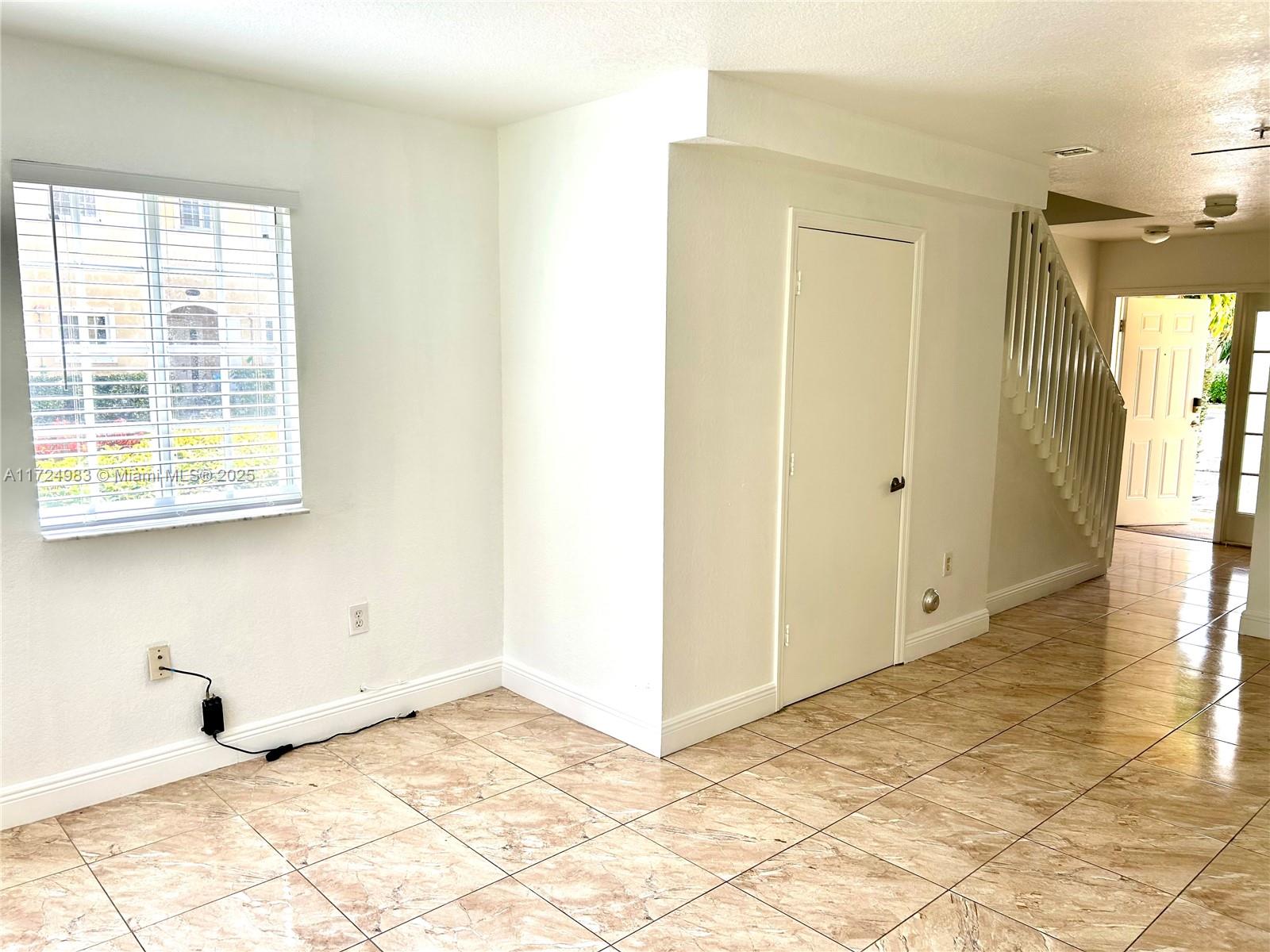 AQUA VISTA TOWNHOMES COND - Residential