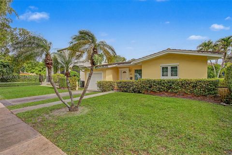 Photo of 307 Sarto Ave, Coral Gables, FL 33134 (MLS # A12006119)