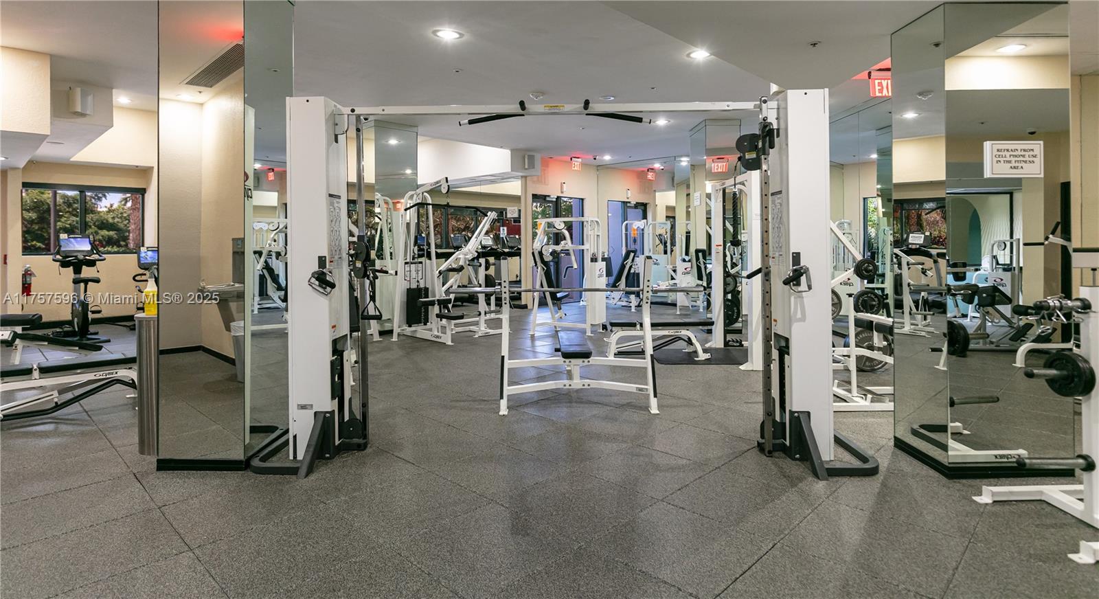 VILLA REGINA CONDO - Residential