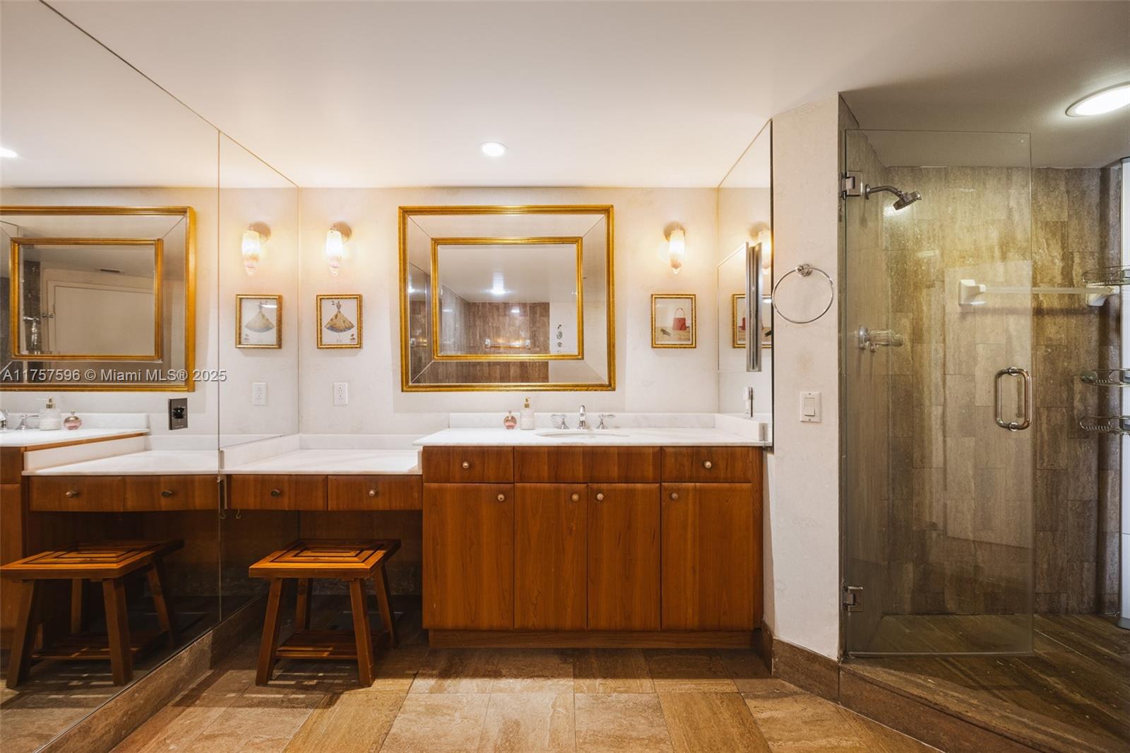 VILLA REGINA CONDO - Residential