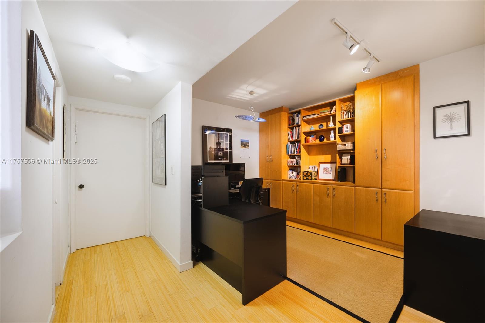 VILLA REGINA CONDO - Residential