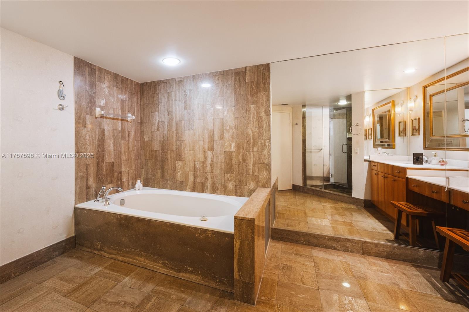 VILLA REGINA CONDO - Residential