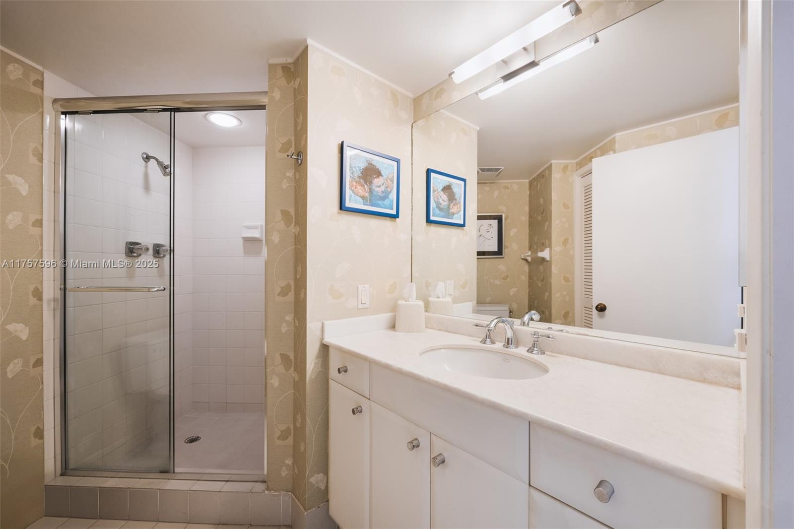 VILLA REGINA CONDO - Residential