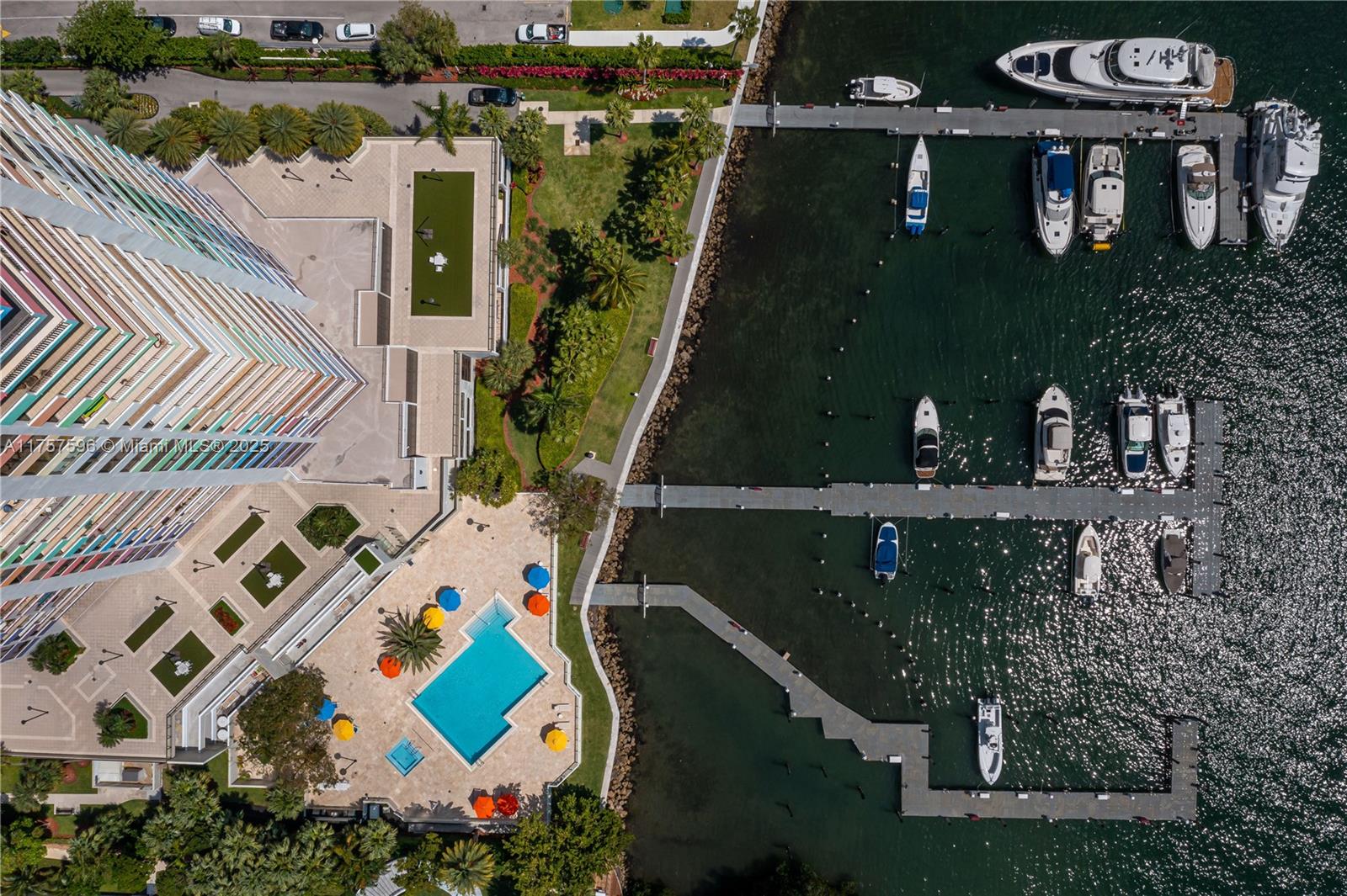 VILLA REGINA CONDO - Residential
