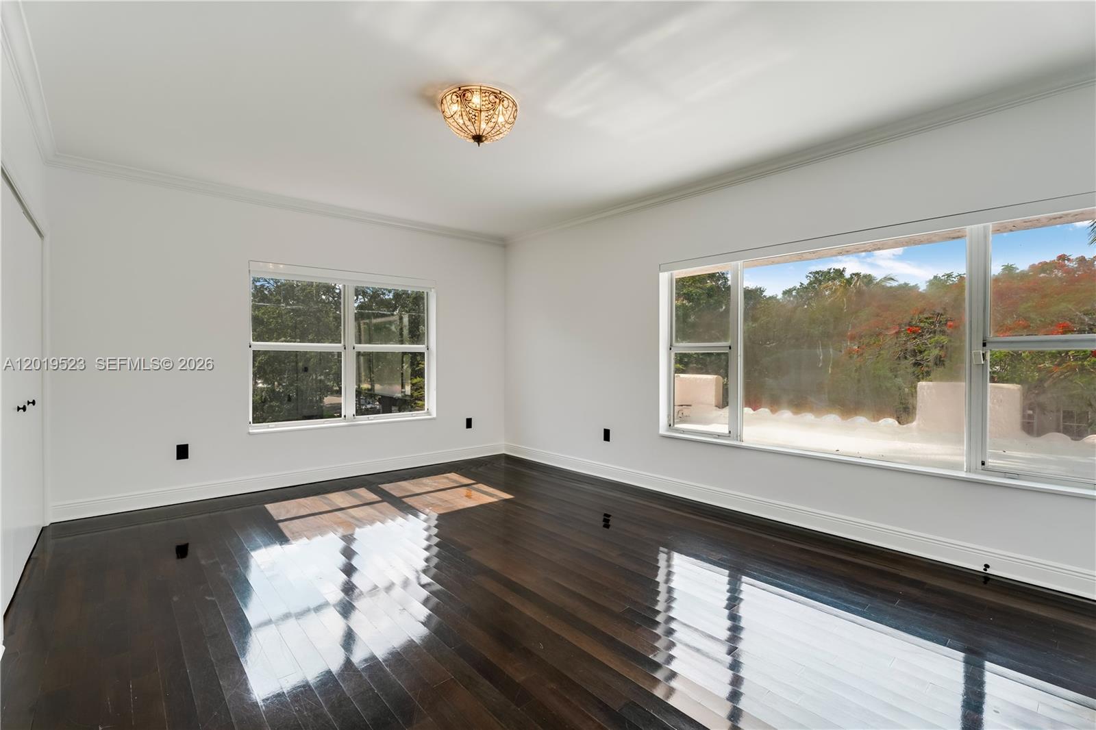 SHADOWLAWN - Residential