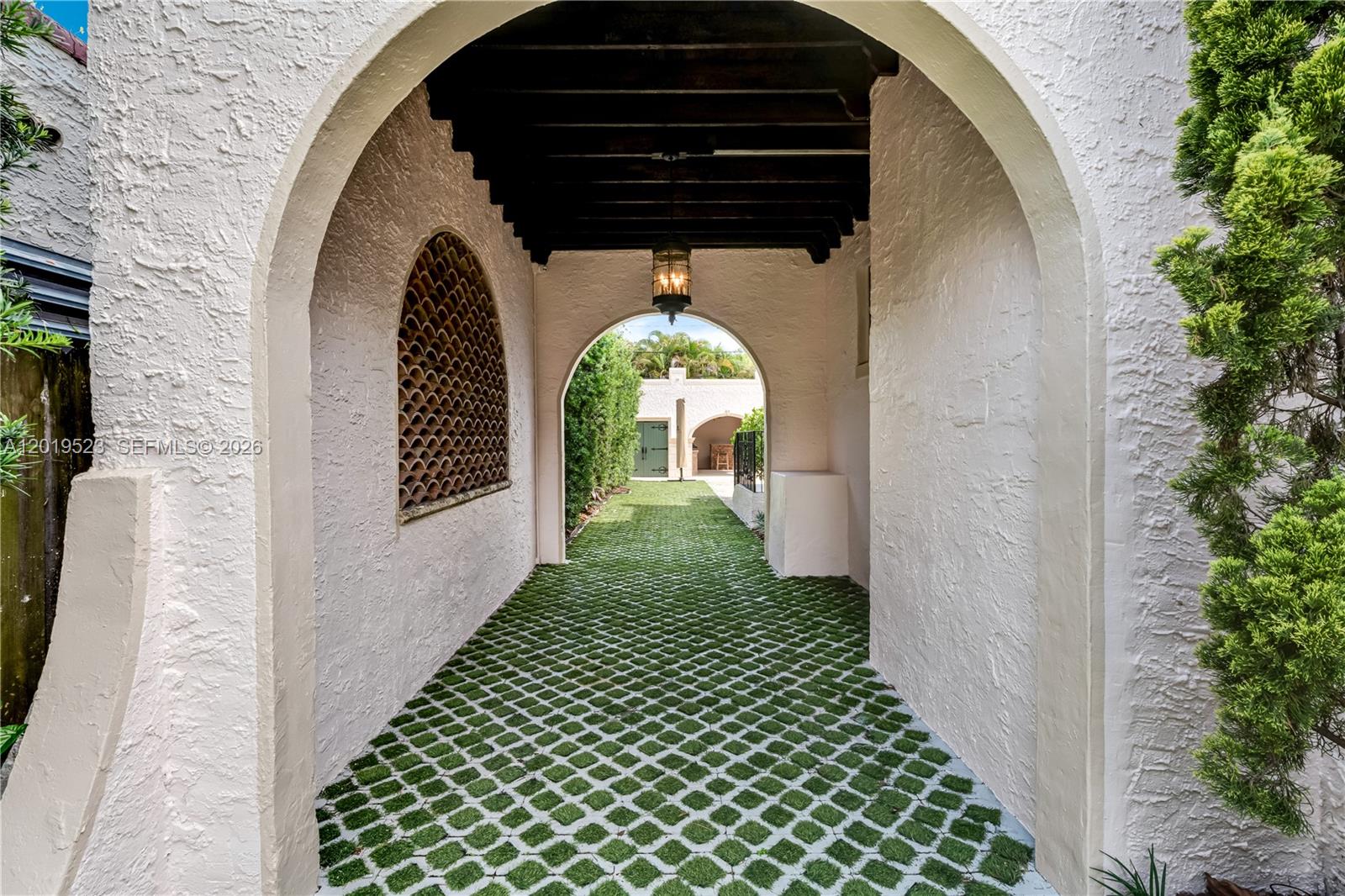 SHADOWLAWN - Residential