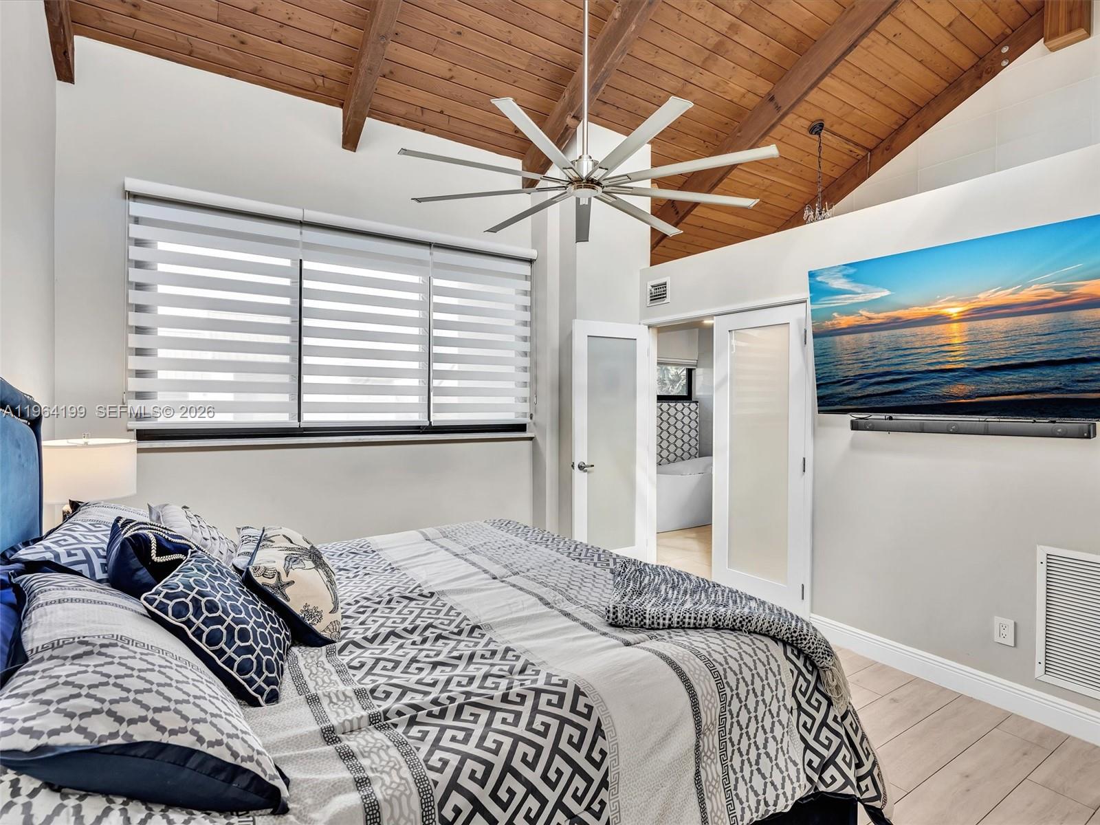 PORTSIDE YACHT CLUB - Residential