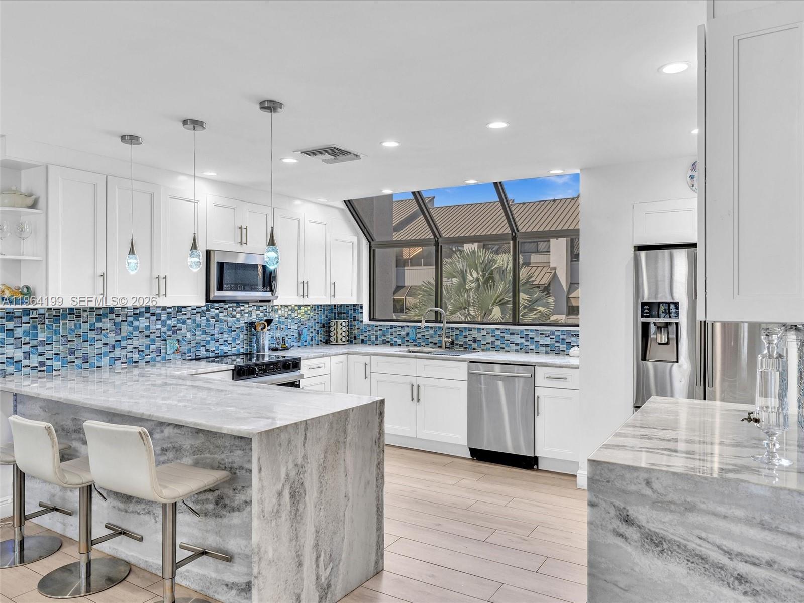 PORTSIDE YACHT CLUB - Residential