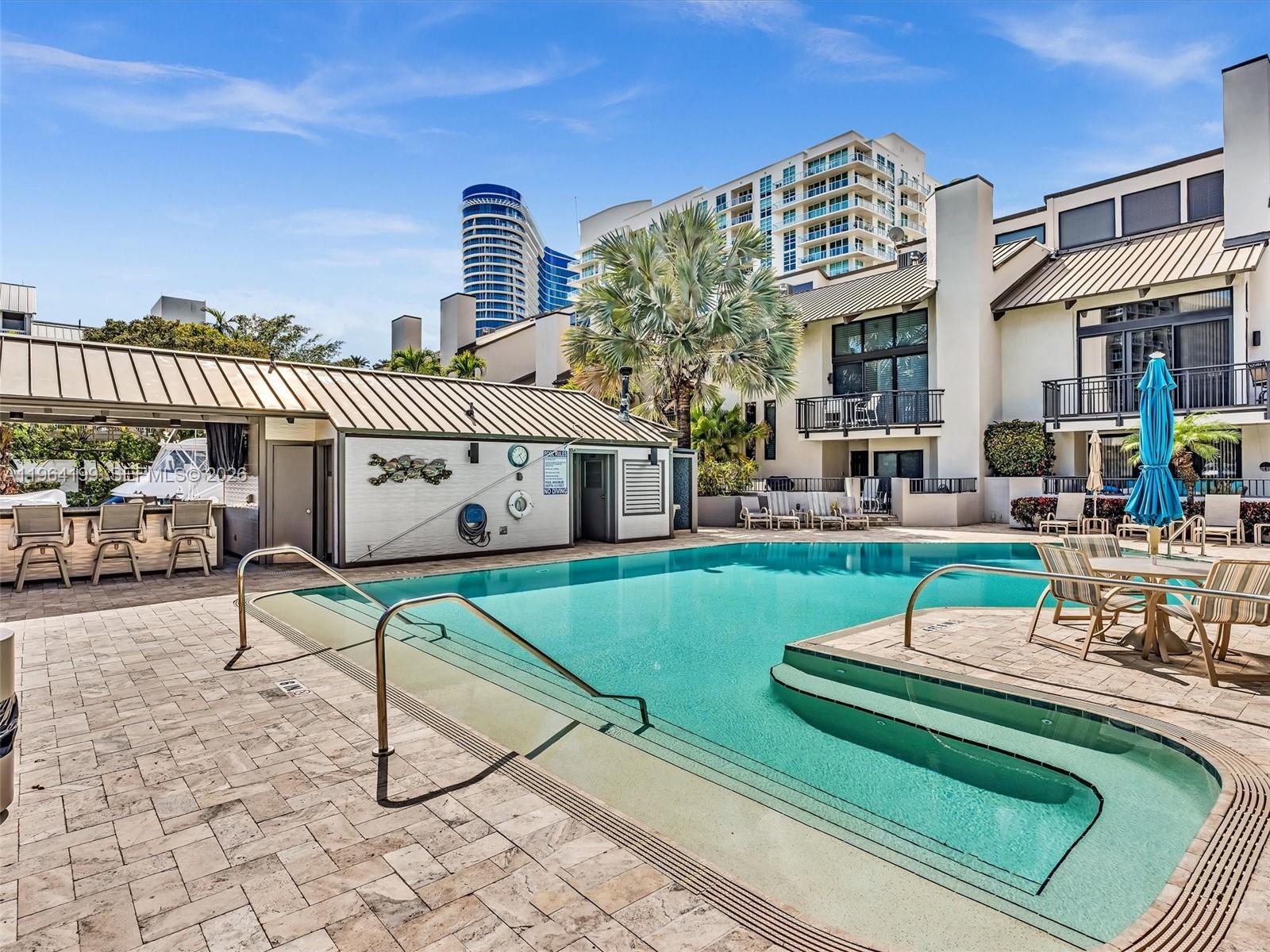 PORTSIDE YACHT CLUB - Residential