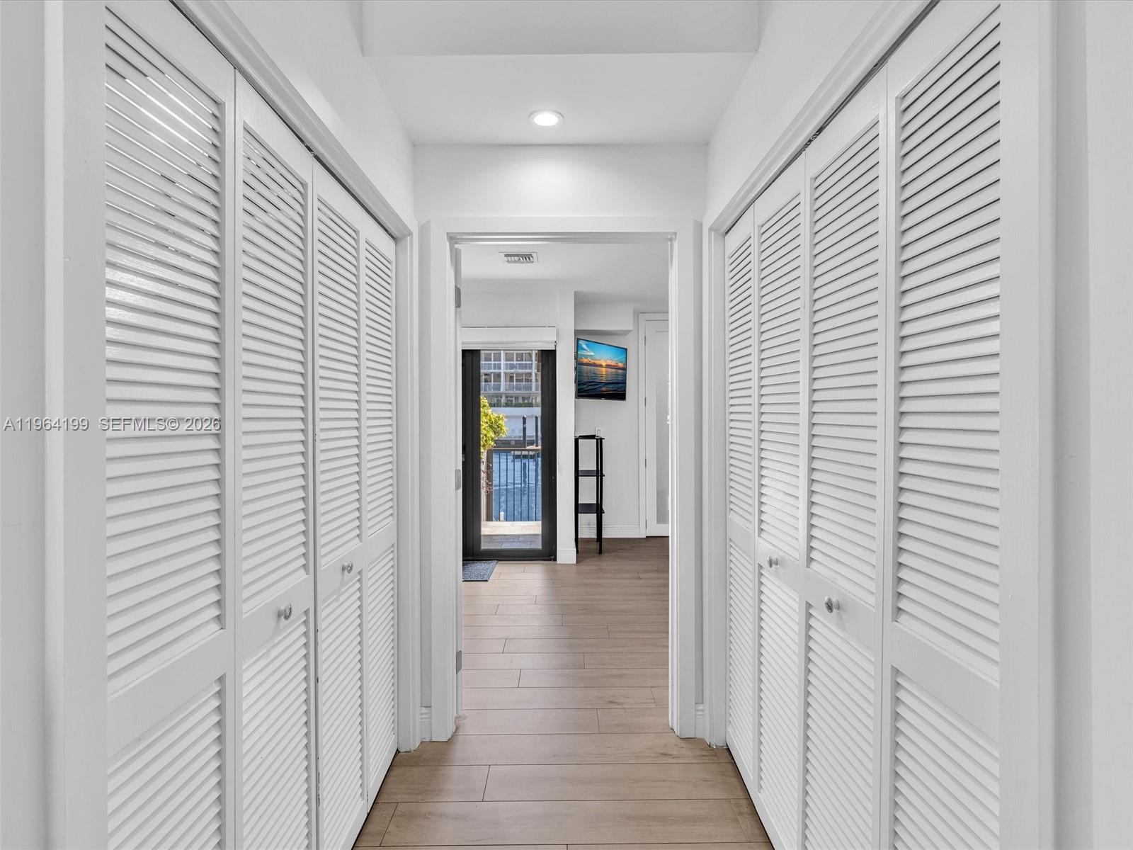 PORTSIDE YACHT CLUB - Residential