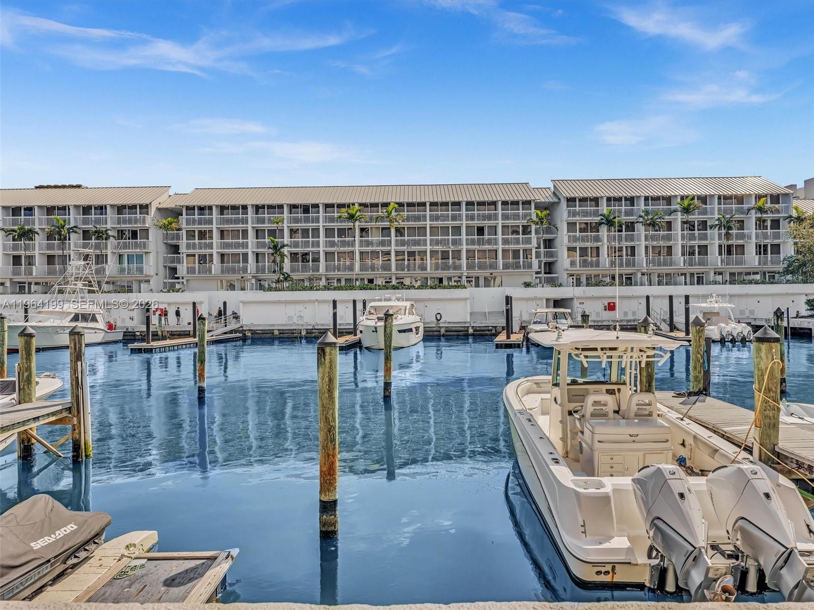 PORTSIDE YACHT CLUB - Residential