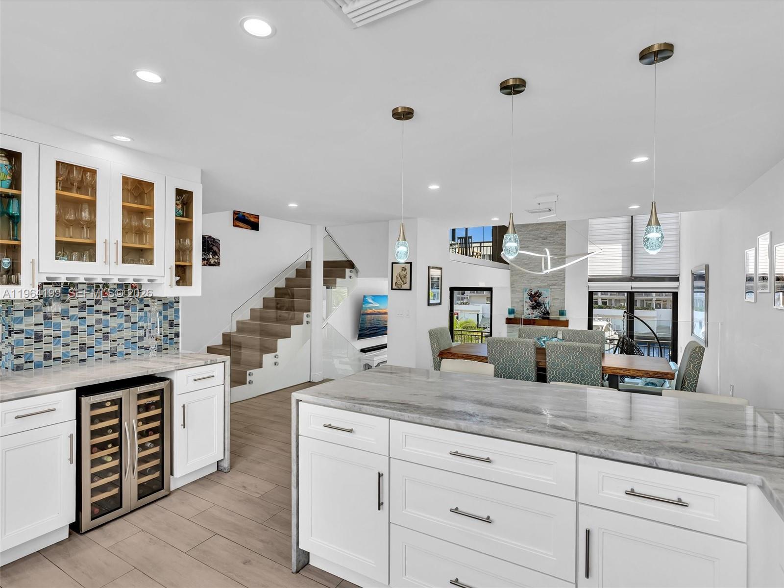 PORTSIDE YACHT CLUB - Residential