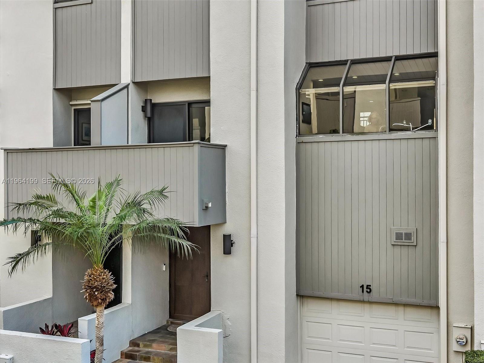 PORTSIDE YACHT CLUB - Residential