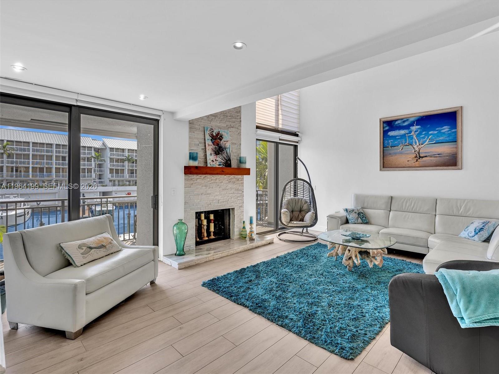 PORTSIDE YACHT CLUB - Residential