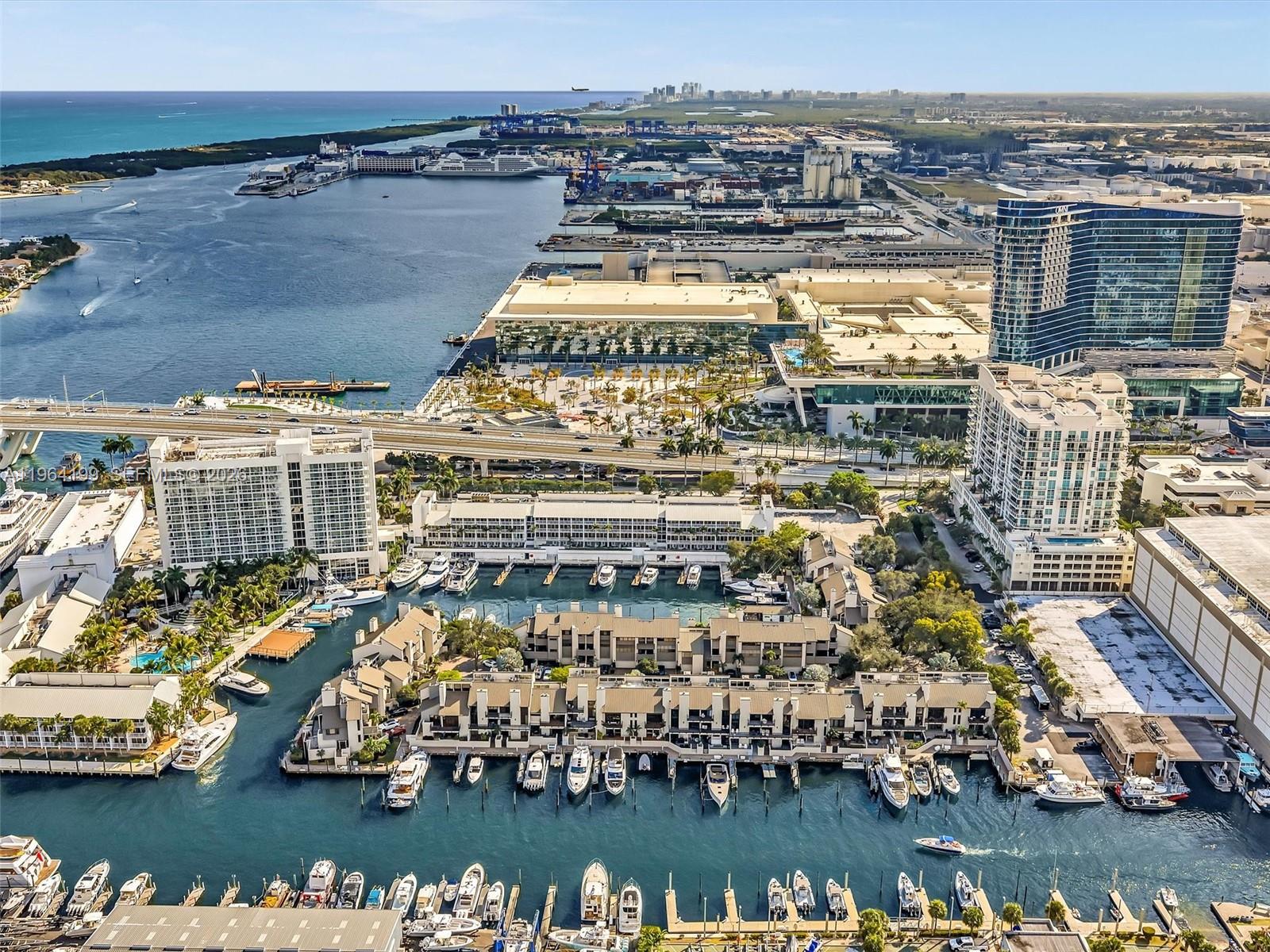 PORTSIDE YACHT CLUB - Residential